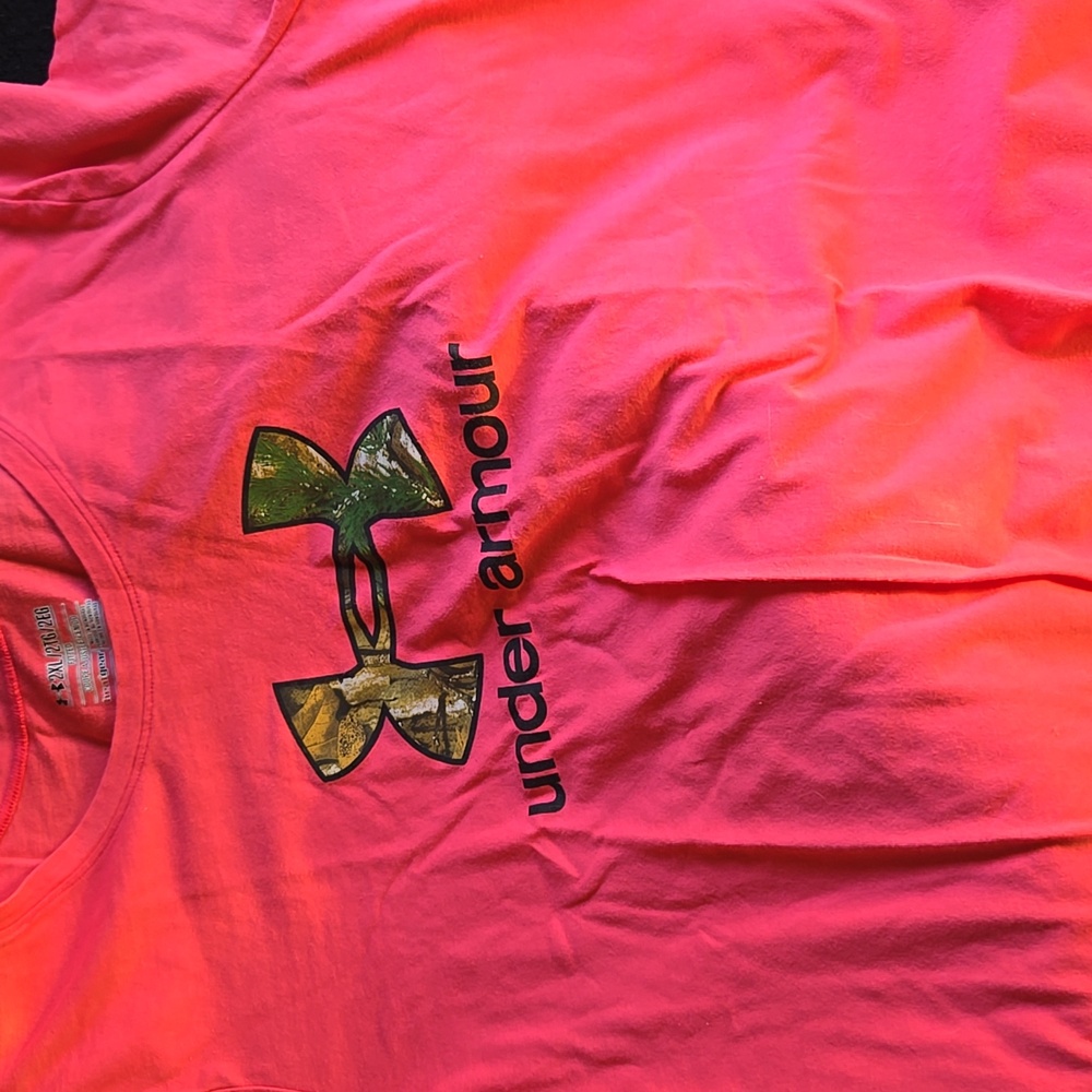 Under Armour 2XL Fitted Heatgear T-shirt Pink Camo